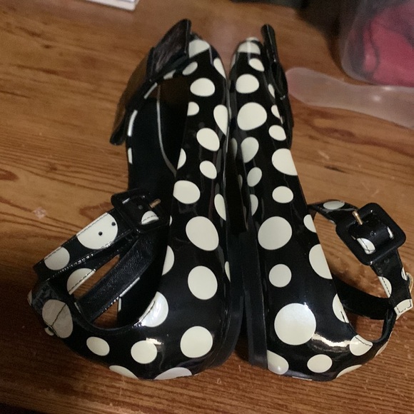 Louis Vuitton Peep Toe Bow Flats with Black Vernis Monogram Bow - Picture 5 of 9